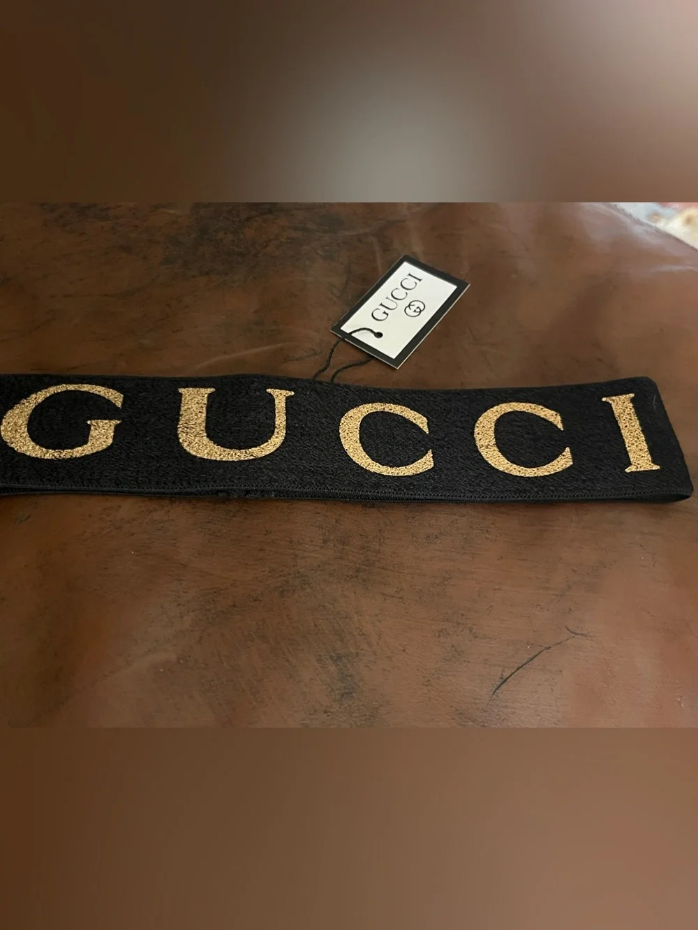 ⚫️ Gucci. Black and Gold SpellOut Stretch Headband